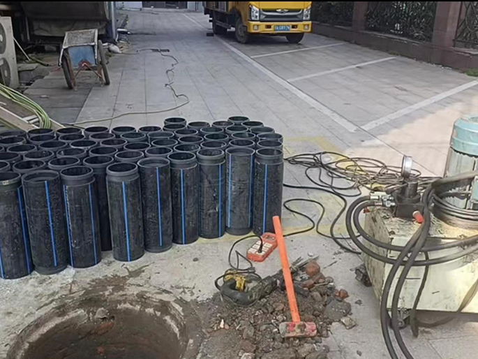 柳南PE置换管厂家 DN315置换管 非开挖管短管置换